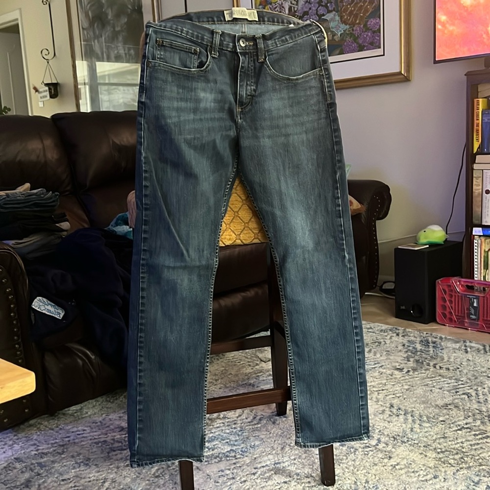 Wrangler slim straight flex 29/30 2% spandex gives them some stretch